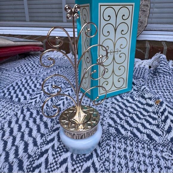 Avon Keepsake Moonwind Cream Sachet in Teal and Gold - Picture 1 of 5